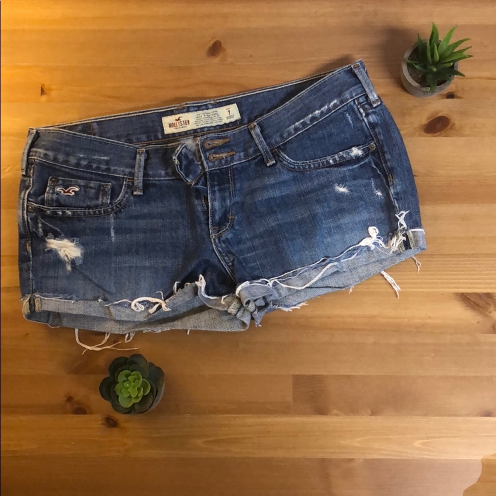 Hollister • jean shorts